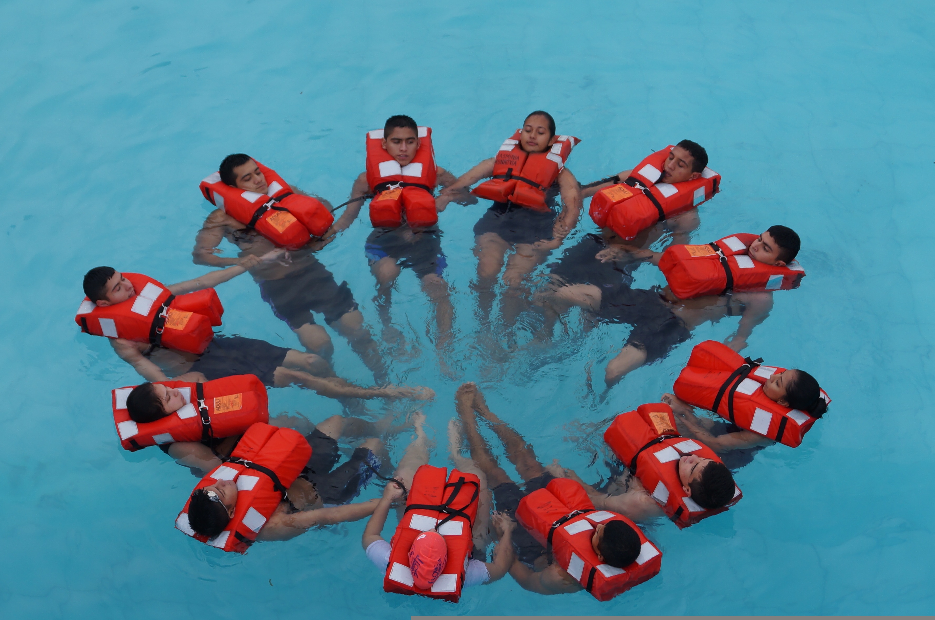 Persona interactuando con una interfaz digital del PIO